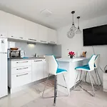 Frana Blue Daire